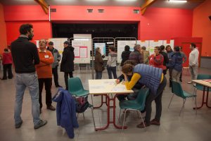 image ca_discute_devant_le_programme.jpg (5.5MB)